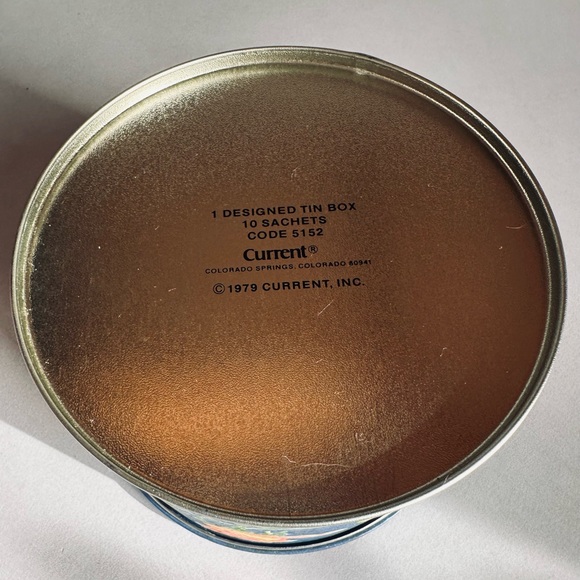 Vintage 70s Current Hummingbird Rose Honeysuckle Tin - Picture 6 of 6